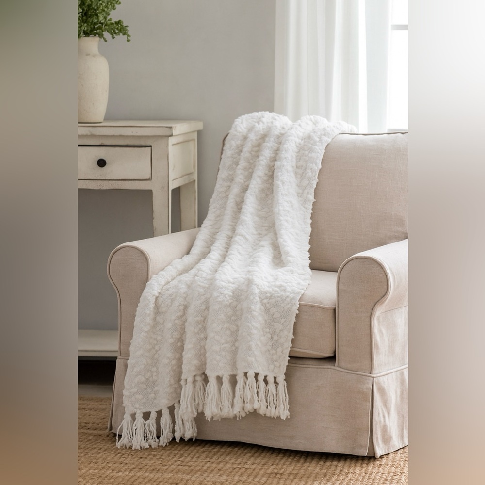 SHABBY CHIC by Rachel Ashwel Pom Pom Fringed Textured Throw Blanket #0901252